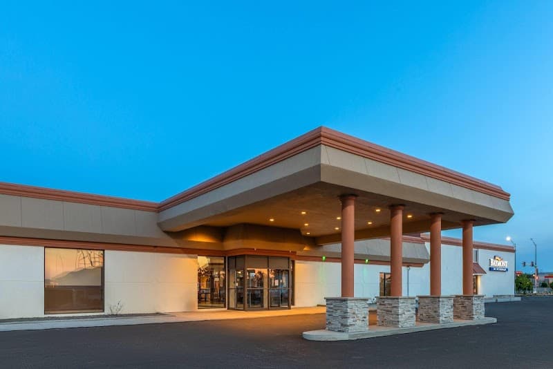 Baymont by Wyndham Jamestown Conference Center & Water Park splash pad